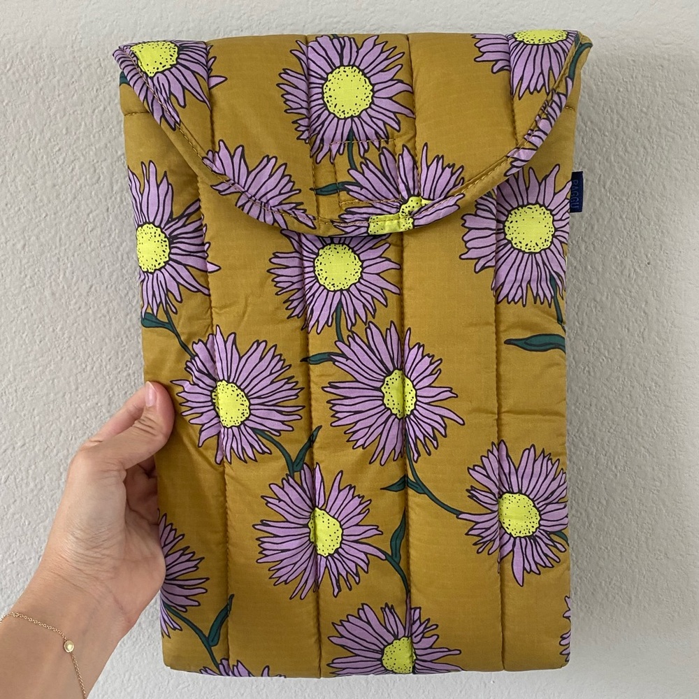 Baggu Puffy laptop sleeve